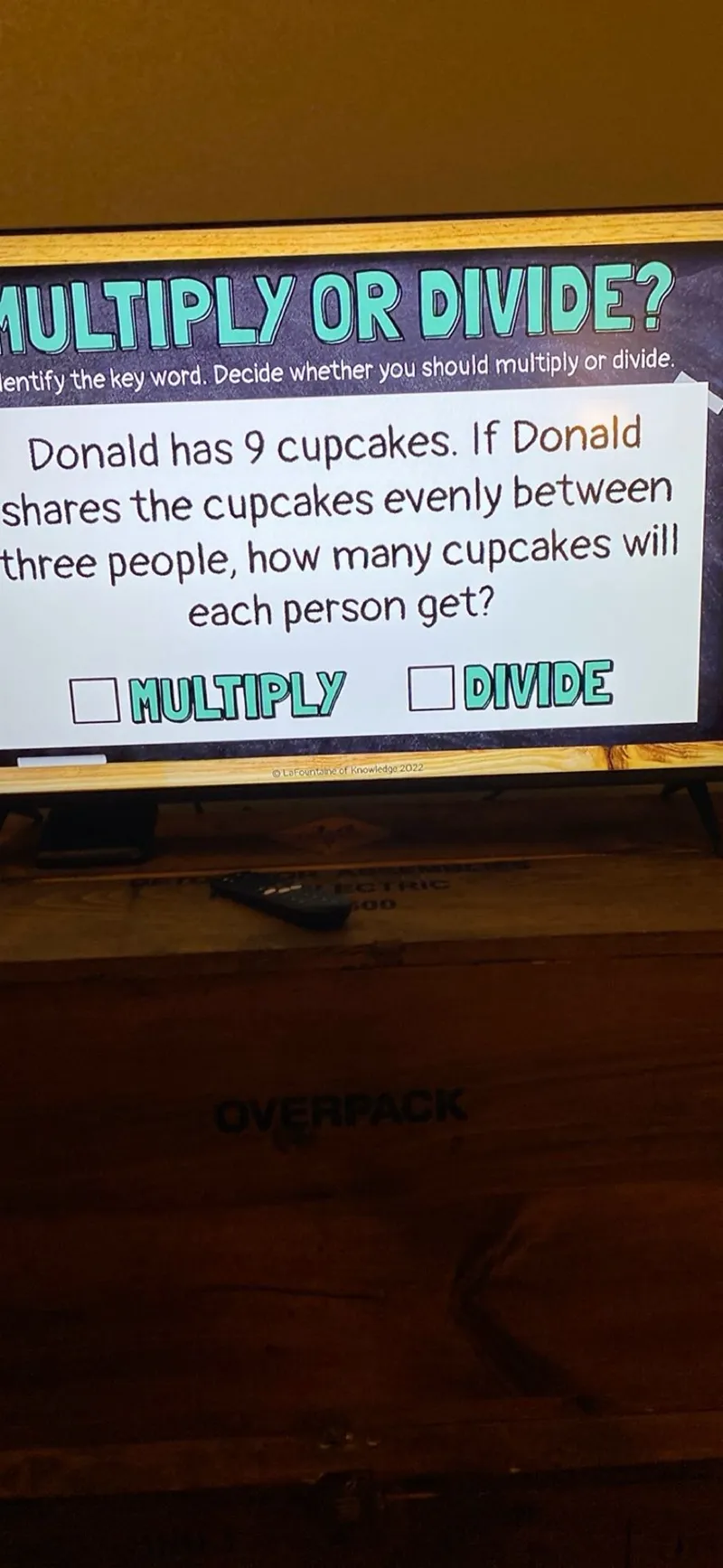 Donald has 9 cupcakes. If Donald shares the cupcakes evenly between three people, how many cupcakes will each person get?